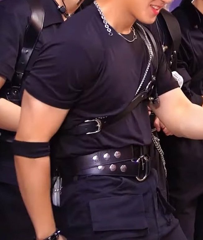 seo changbin wearing black outfits: a thread