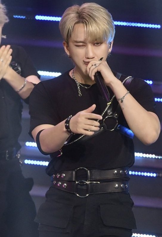 seo changbin wearing black outfits: a thread