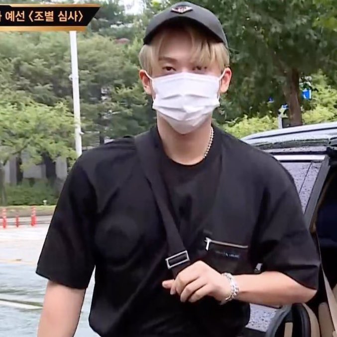 seo changbin wearing black outfits: a thread