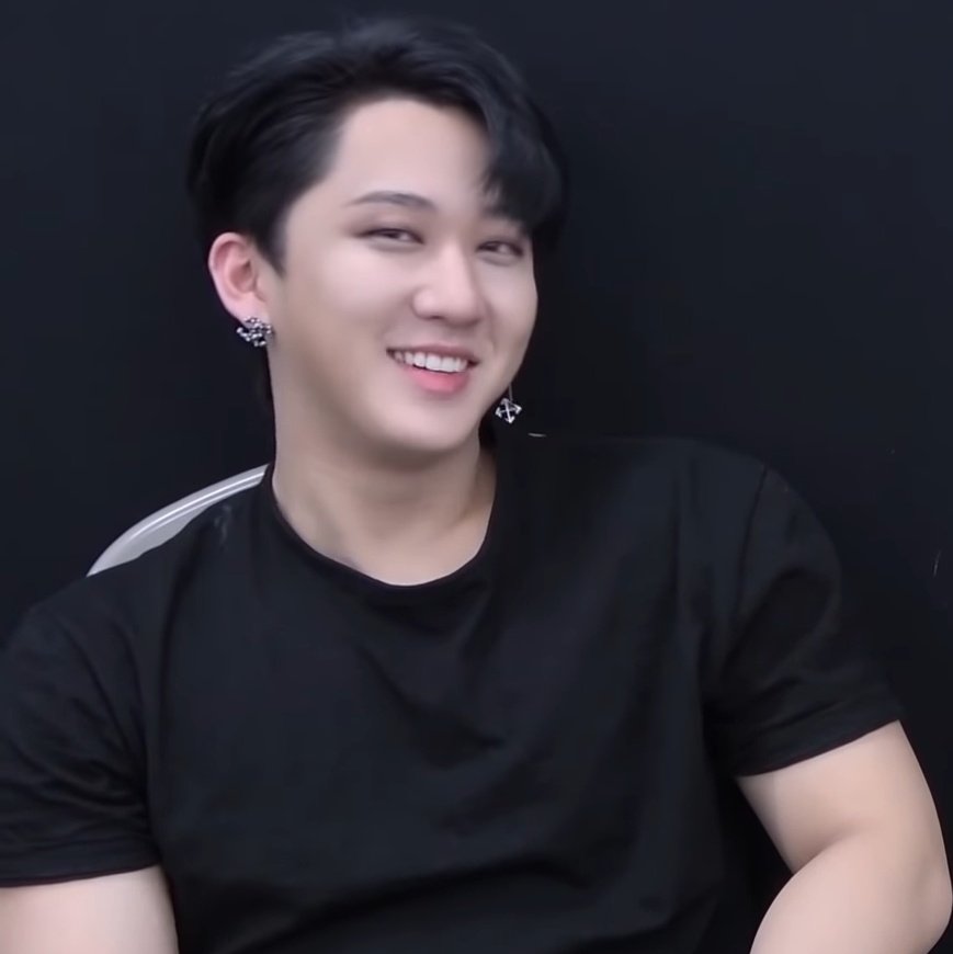 seo changbin wearing black outfits: a thread