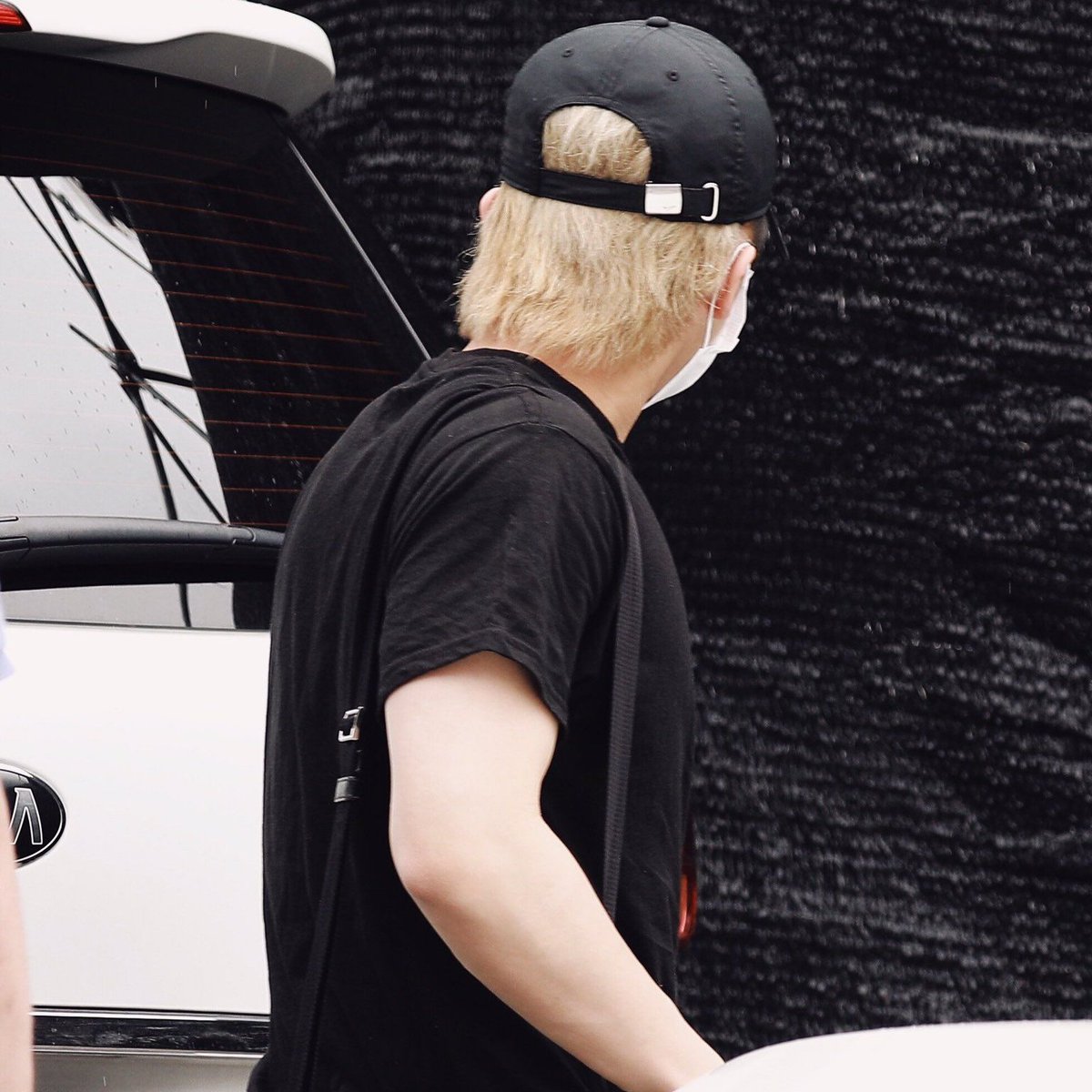 seo changbin wearing black outfits: a thread