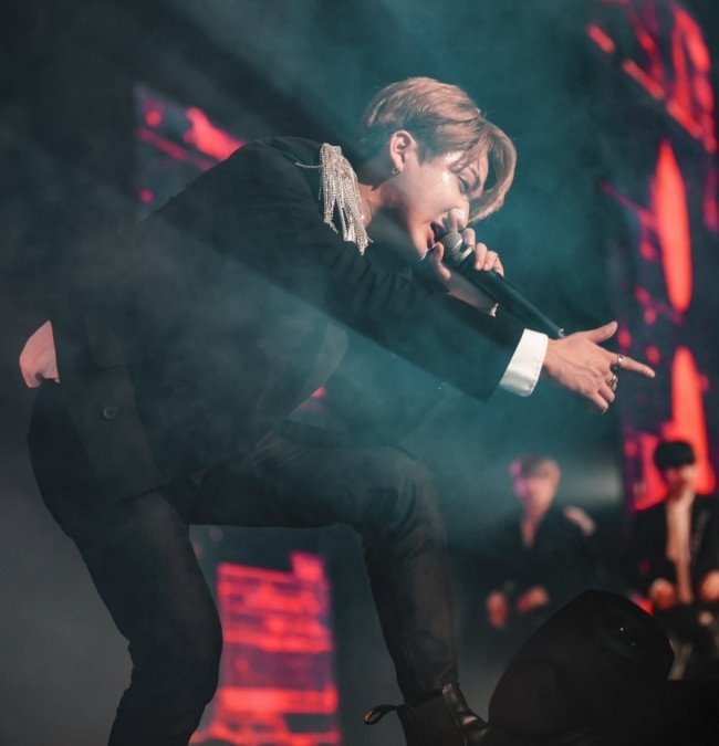 seo changbin wearing black outfits: a thread