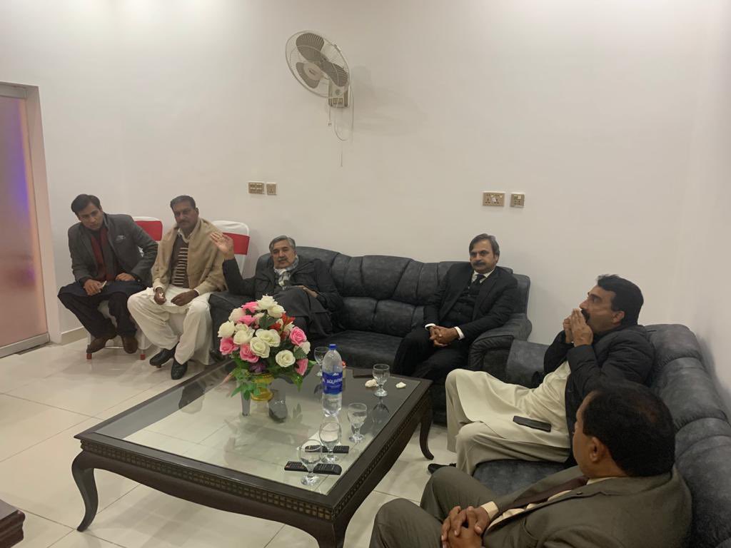 AkbarAli0017's tweet photo. At #Malikwal on the function of Annual Dinner of Malikwal Bar. Thankyou so much Malikwal bar for you vote and support.
#SardarAkbar #PresidentLHCBA #LHCelections https://t.co/M4QlkcmXyC