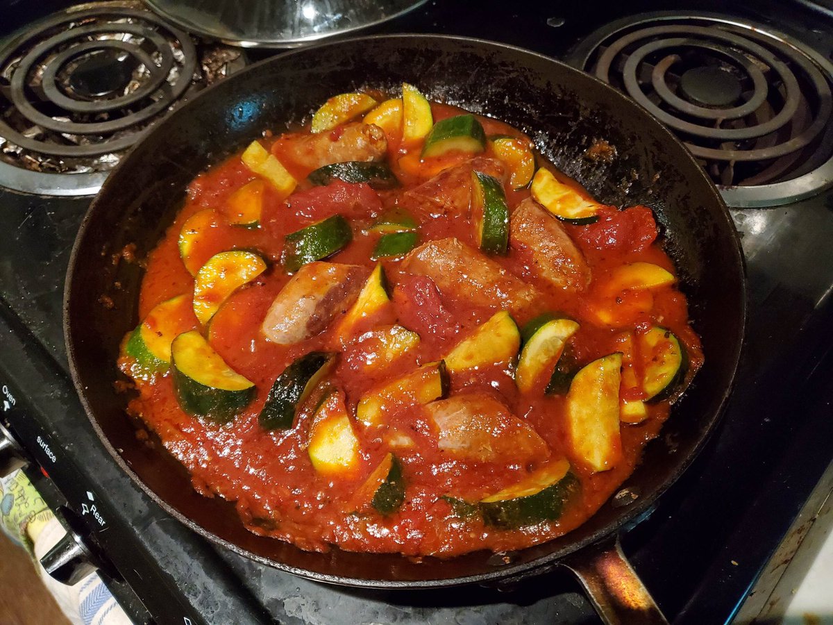 KExperimenting's tweet photo. Back to Keto after a weird year of weight gain and loss. Starting a new job in the cold weather has me incredibly inactive, sitting at my desk all day. Here looking at my first evening of #keto #cooking #lowcarb https://t.co/WhLHk01RHS