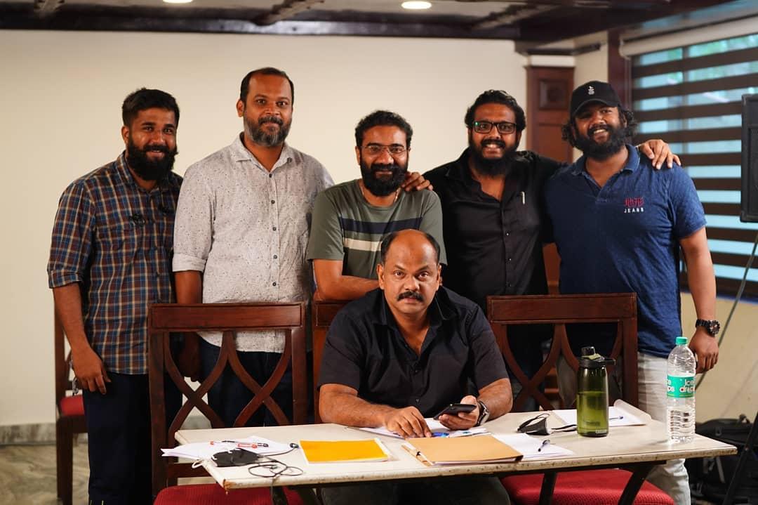 DulquerTrends_'s tweet photo. #Kurup &amp; #Salute teams ❤
@dulQuer
@DQsWayfarerFilm
#DulquerSalmaan https://t.co/14QREqAJ16