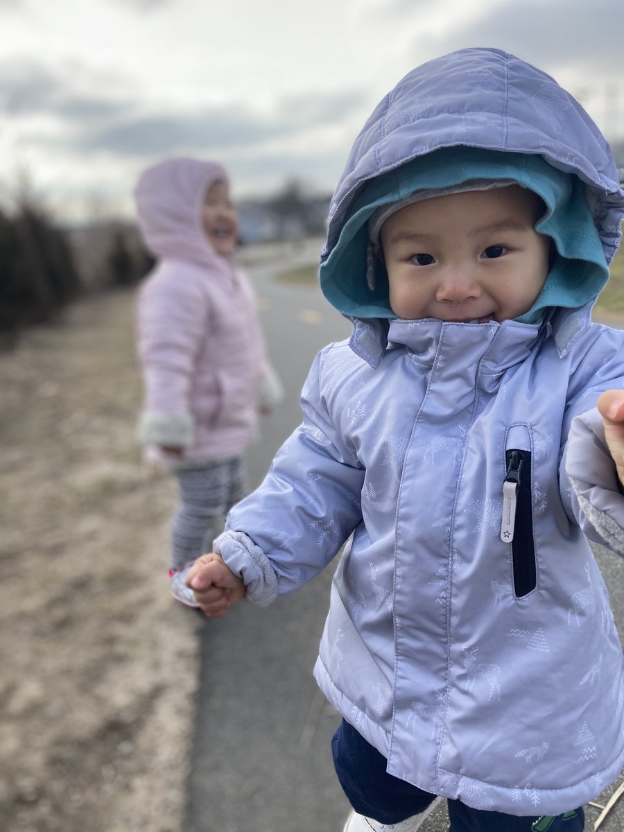 caowangnan's tweet photo. My husband's birthday today, we celebrated by letting him cook at home 😅. My boy and I were out for a nice walk 🤣! https://t.co/yybJlTGIMc