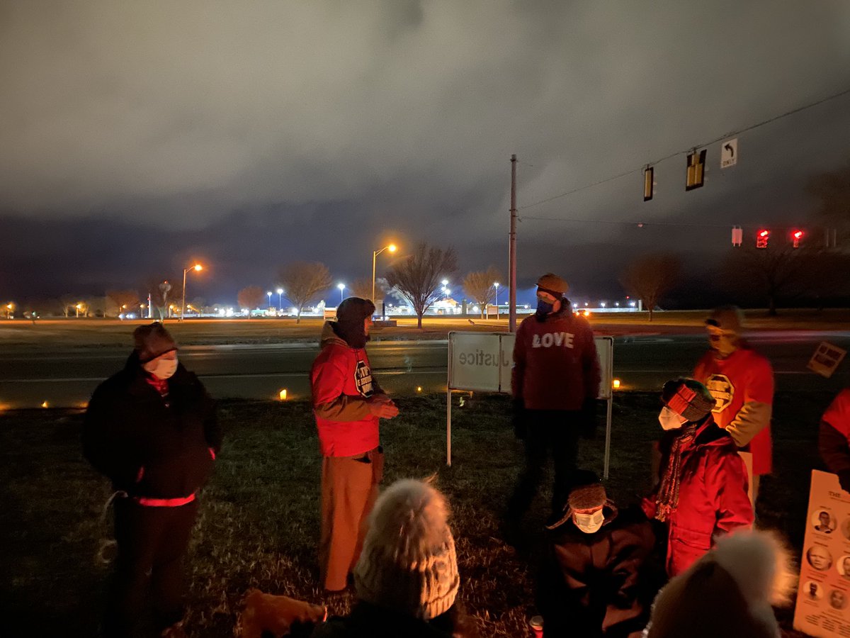 At the Dollar General, news has gotten to the activists that the US Supreme Court is allowing the execution to proceed. They always keep a look out for the white vans carrying the witnesses.