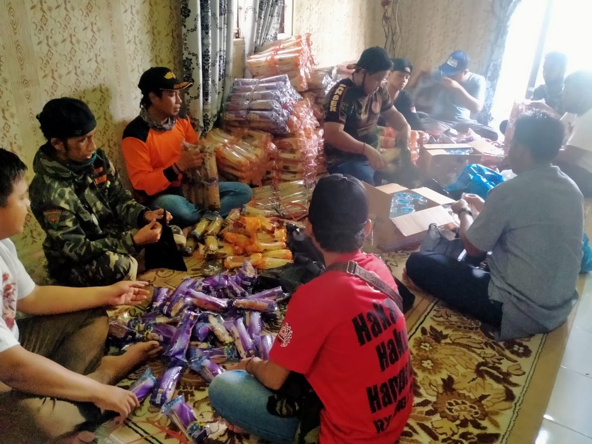 Banser week end gini packing distribusi logistik bantuan bencana banjir.
#BanserTanggapBencana
