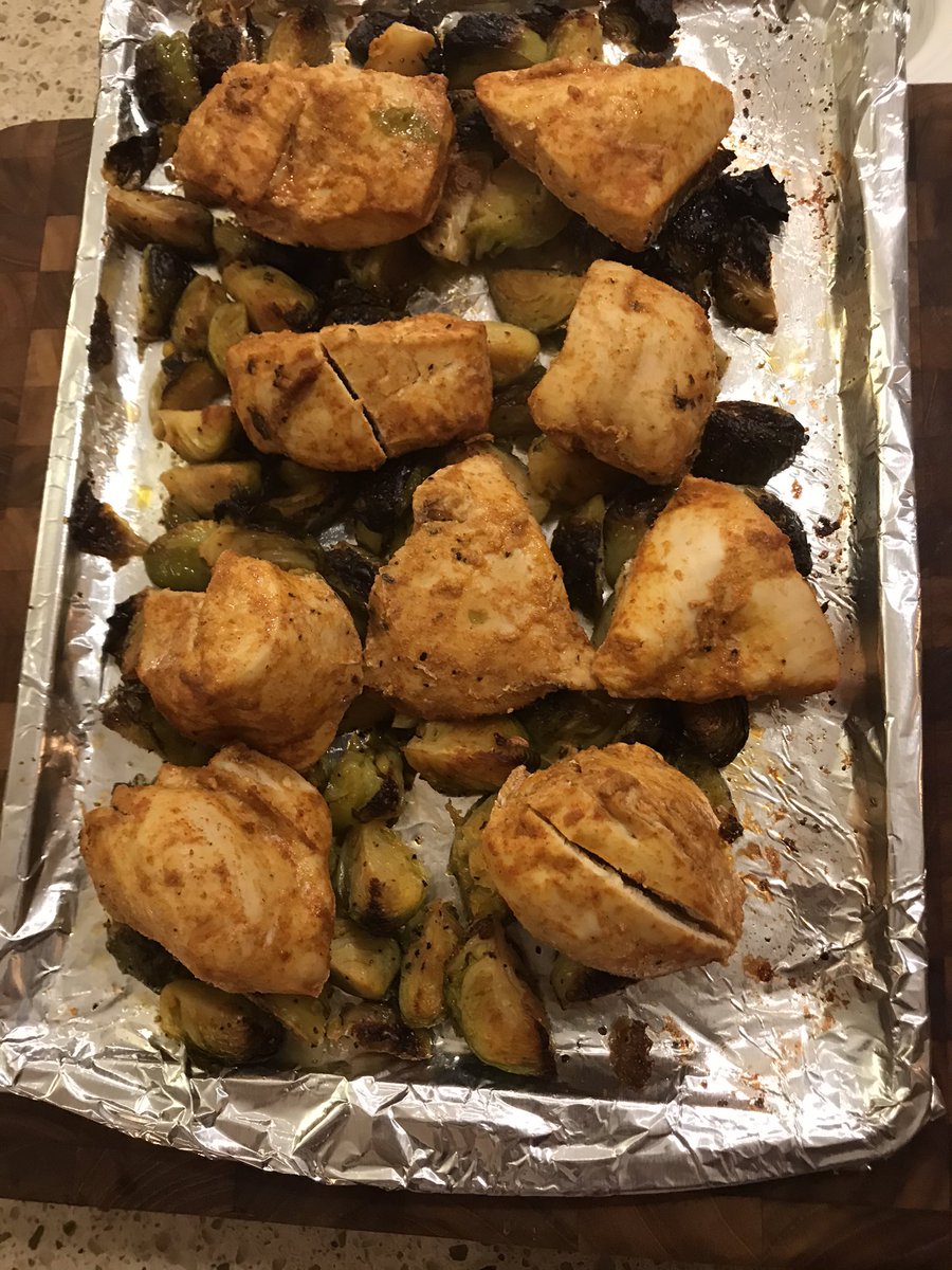 mommapatgiving's tweet photo. @joybauer made your one pan chicken and Brussels sprouts tonight for dinner.  So yummy. 👍👍😘 https://t.co/09PWjGGnrf
