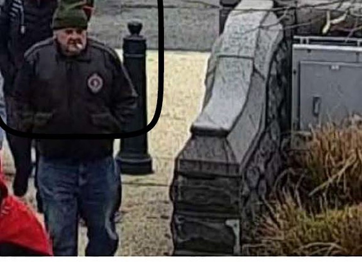 aldotcom's tweet photo. Lonnie Coffman, a 70-year-old Alabama man arrested following the breach at the U.S. Capitol, will be held without bond until his trial. 

He has been indicted on 17 charges after the seizure of nearly a dozen Molotov cocktail explosive devices and guns. https://t.co/1MCy0tFthh https://t.co/LocfQZY2De