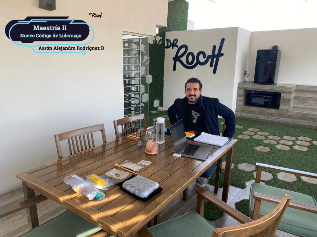 DrRochOficial's tweet photo. El mejor antídoto para no quedarte Silvestre es EL CONOCIMIENTO DE TI MISMO. Dando la Maestria número dos en Nuevo Código  de Liderazgo al empresario de Chihuahua: Aarón Alejandro Rodríguez R. Gracias por venir a tomarla y por la confianza en mi trabajo.DrRoch #sanar #autoestima https://t.co/KkDgwPXhBX