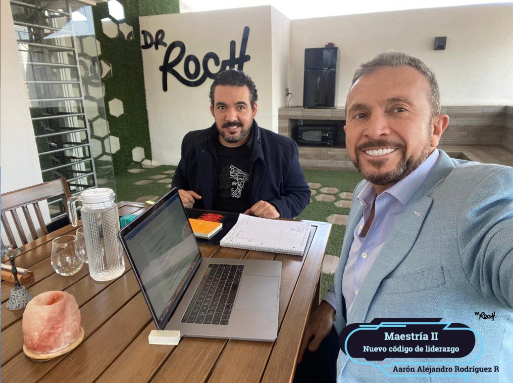 DrRochOficial's tweet photo. El mejor antídoto para no quedarte Silvestre es EL CONOCIMIENTO DE TI MISMO. Dando la Maestria número dos en Nuevo Código  de Liderazgo al empresario de Chihuahua: Aarón Alejandro Rodríguez R. Gracias por venir a tomarla y por la confianza en mi trabajo.DrRoch #sanar #autoestima https://t.co/KkDgwPXhBX