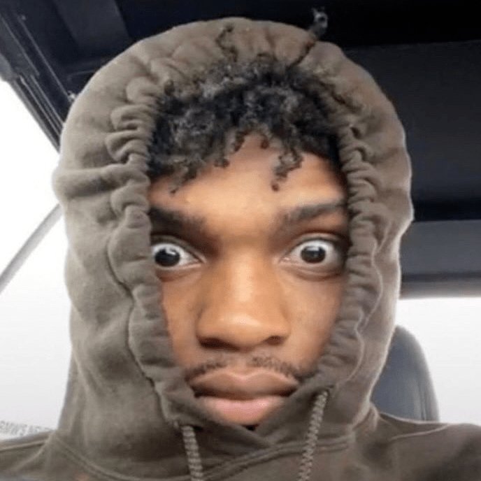 Zenlrrelevant's tweet image. All the fat mfs seeing Doritos trending