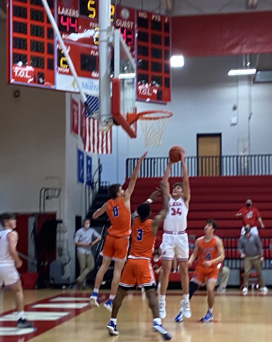 CallowayBoysBB's tweet photo. @Matthewray334 pulled down big boards and put up 23 points in a great performance tonight. https://t.co/zBfXoo5jrc