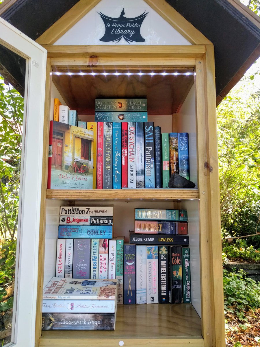 TeHenuiLibrary's tweet photo. #Shelfie time! We've got full shelves and lots of new, free kids and adult books.

❤️Thank you to our very generous community of readers ❤️

#communitysharing #littlefreelibrary  #newplymouth https://t.co/EZRGXcAJi9