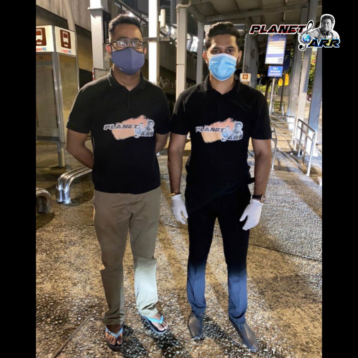 PlanetArr's tweet photo. Feeding the needy aimed to provide food to the homeless/urban poor/physically-challenged every day in the heart of KL. We distributed the food packs along  Jalan Masjid Jamek and Lebuh Ampang. 

@PlanetArr @arrahman @arrameen #planetarr #arrahman https://t.co/U79uzPsM4x