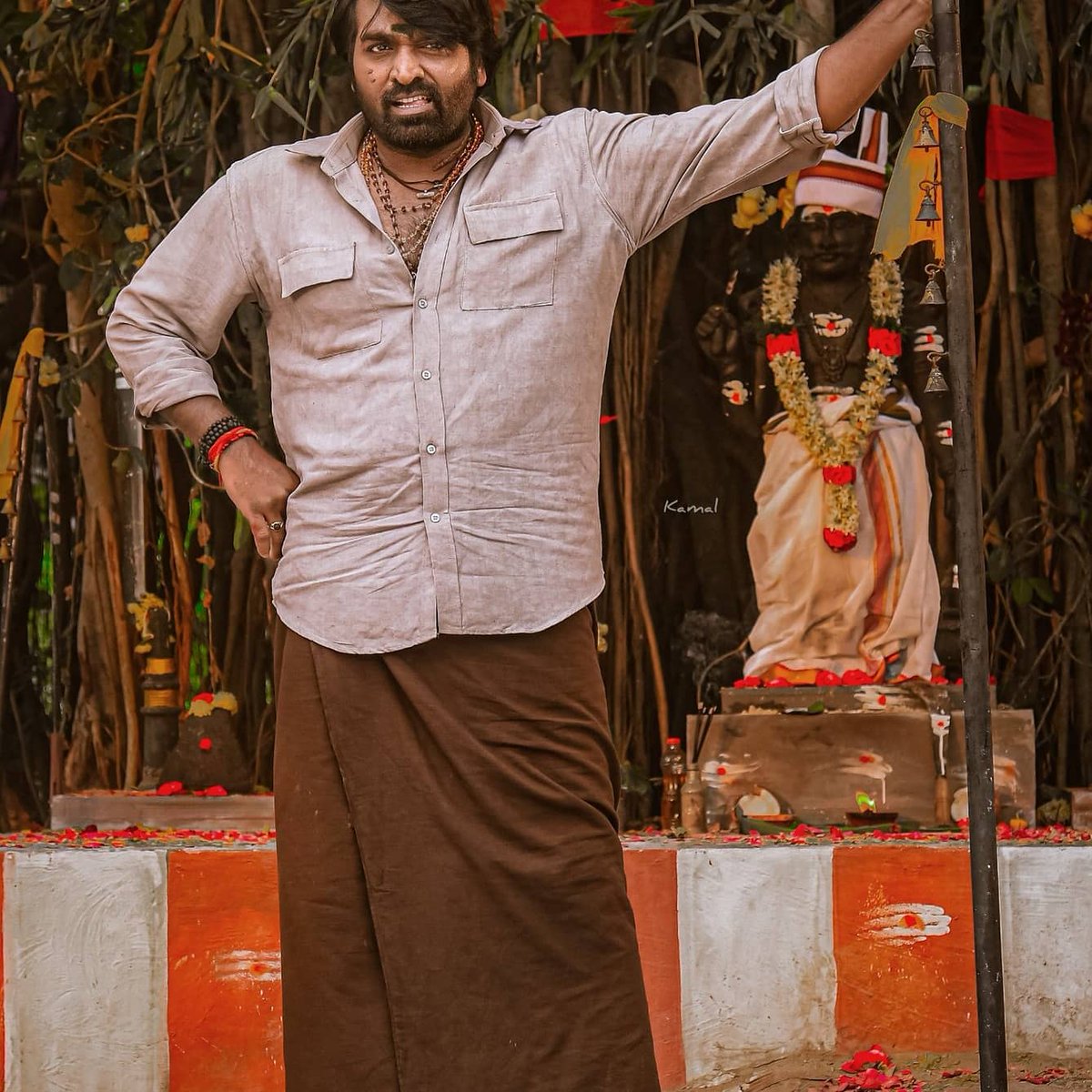 Felix_MSDian's tweet photo. Happy Bday dear VijaySethuPathi 🎂
 With so much talk about Nepotism around, here s our VJS❤️ whatever he is today, every single bit of thats coz of his efforts! When life gives you toughness, deal it like VJS 🥰
Man with zero haters!!

#HBDVijaySethupathi

#HBDVijaySethupathi https://t.co/6pn4UmhGh8