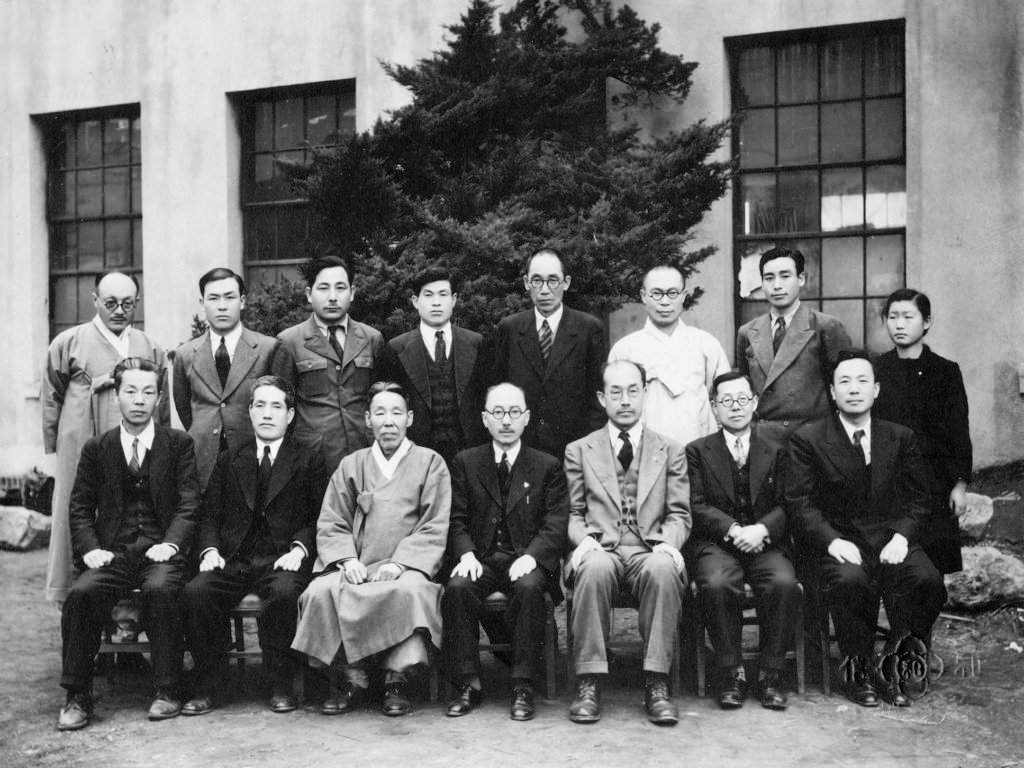 In 1938, the Japanese colonial empire makes Japanese the official language of Korea, & bans Korean in schools. In 1941, they outlaw Korean publications.The Korean Language Society struggled during colonization to keep the language alive, & were imprisoned/killed for doing so