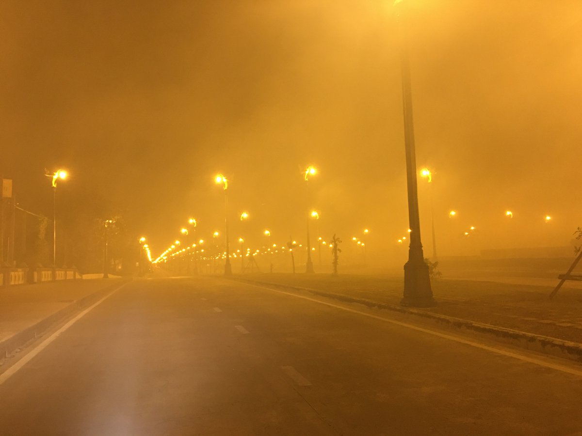 เมื่อคืนนี้ขับรถผ่านถนนอักษะ ... นึกว่าจะขับรถข้ามมิติไปไหนซะอีกกกก