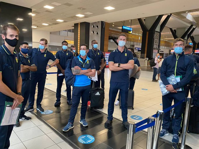 RadioPakistan's tweet photo. #WelcomeToPakistan South African team have been cleared two COVID-19 tests which took place on Tuesday and Thursday before boarding flight to Karachi https://t.co/8blq6fKmcY https://t.co/rovv5T1sSh