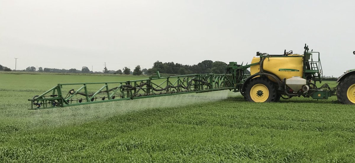 mattredmanag's tweet photo. For Sale. 

2012 John Deere 840i 24/36m (32m in pictures but now 36m). 600 tyres, 2600 isobus screen, joystick, twin pumps, auto fill, approx 28,000ha. £15,000ono - Call Matt, 07845 667331 https://t.co/9mGKHiiKJ2