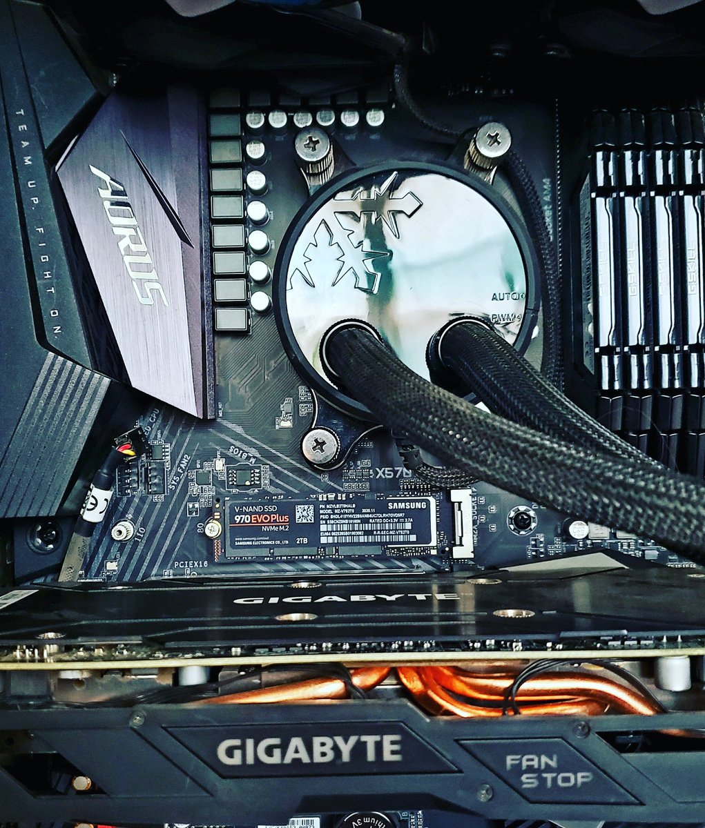 Beard_Psycho_'s tweet image. Got my new m.2 drive installed #PCGaming #pcenthusiast #pcbuild #pcupgrade #twitchstreamer #gamer #pc #pcmasterrace #samsungevo970