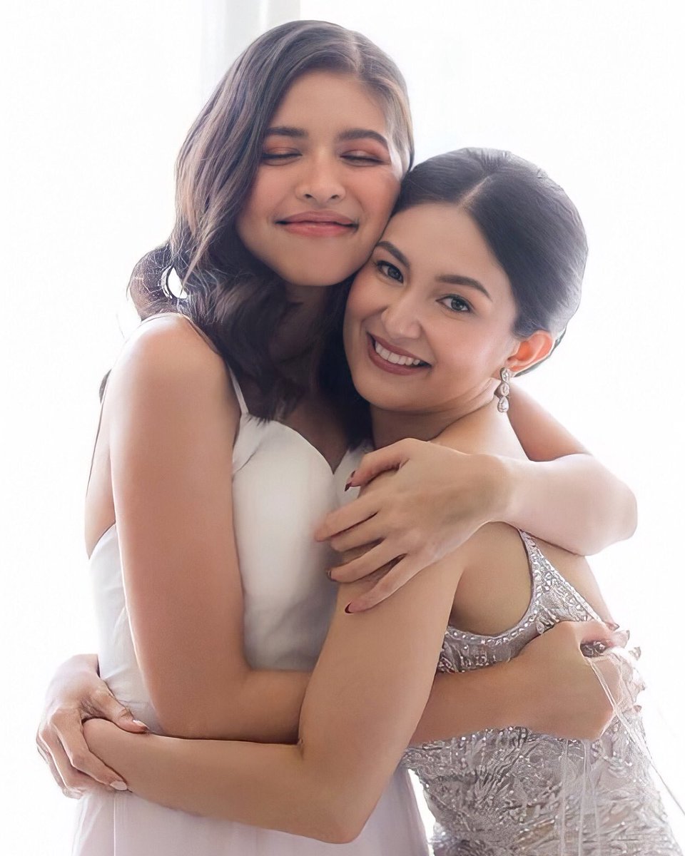 menggalurks's tweet image. It's rare to find good friends in showbiz and I'm glad Maine found one in you. We appreciate you staying by her side through ups and downs. I wish you a hearty birthday @mysheenahalili and may everything you've ever hoped for come your way 🤍

Maine Mendoza Sunshine
#MaineMendoza