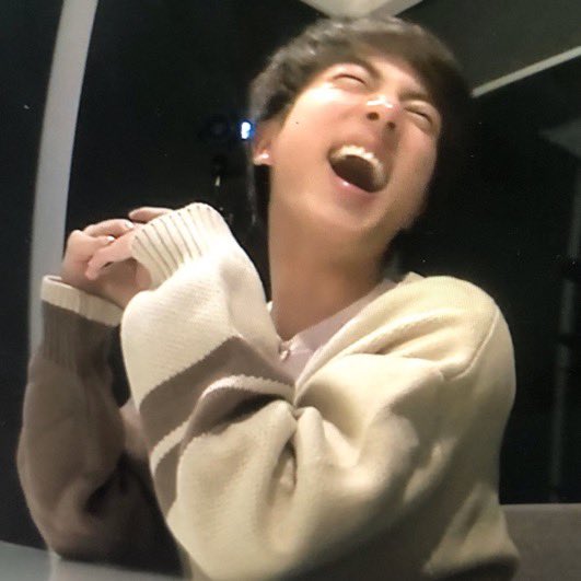EUPH0RIAL0VE's tweet photo. what’s the best photo sequence of seokjin and why is it this one: https://t.co/poc3iM3xiO