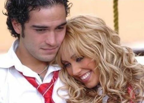 Anahis_club's tweet photo. Bueno me entró una curiosidad.
Si ustedes vieron Rebelde, quiénes fueron sus favoritos?
RT- Diego y Roberta 
Fav- Mía y Miguel 
 https://t.co/ed05kWqJCz