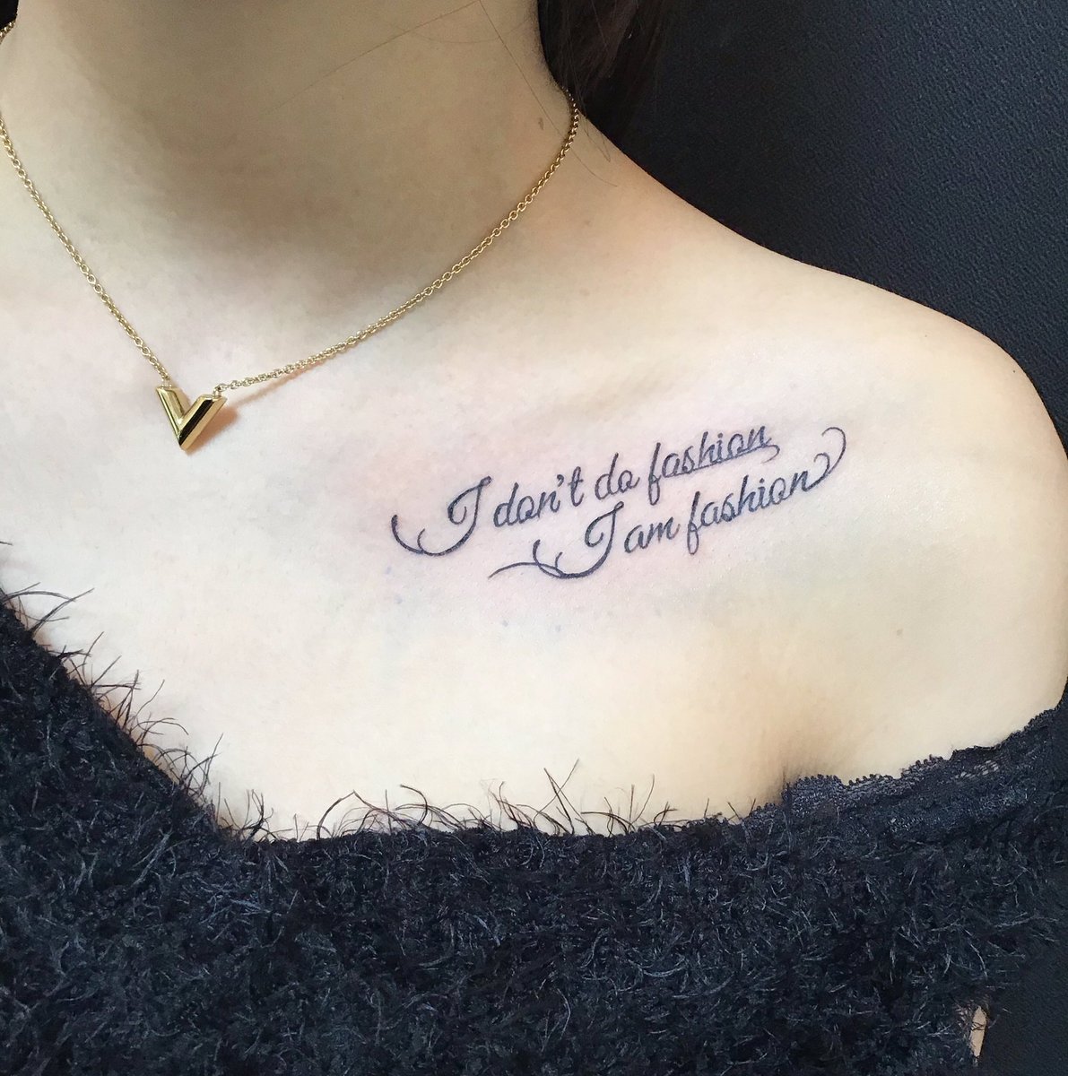 新宿タトゥー Fox Gate Tattoo 在 Twitter 上 鎖骨下 文字のタトゥー By 正彩 1月16日本日も営業中 和彫りからワンポイント B Gまで幅広く対応のタトゥースタジオ 東京新宿fox Gate Tattoo 新宿駅徒歩7分 個室ブース完備 その他 作品はコチラ