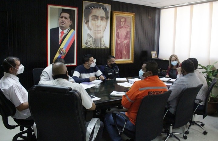 #15Ene \ Sostuve reunión evaluativa del cumplimiento de las medidas de bioseguridad en esta semana de flexibilización y planificación para la semana de cuarentena voluntaria siguiendo instrucciones del Presidente <a href="/NicolasMaduro/">Nicolás Maduro</a> y del Gobernador <a href="/RangelSilva4F/">Rangel Silva</a>