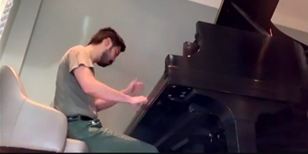 KaufmanMusicNYC's tweet photo. Did you miss last night’s #PerformanceAsProcess livestream with @conradtao? Never fear – you can watch it now, or savor it over the holiday weekend! Get a mesmerizing taste of the project he’s developing for his May 6 #EcstaticMusic performance.
Watch: https://t.co/n5ImSOVrNa https://t.co/eImUiXEFFu