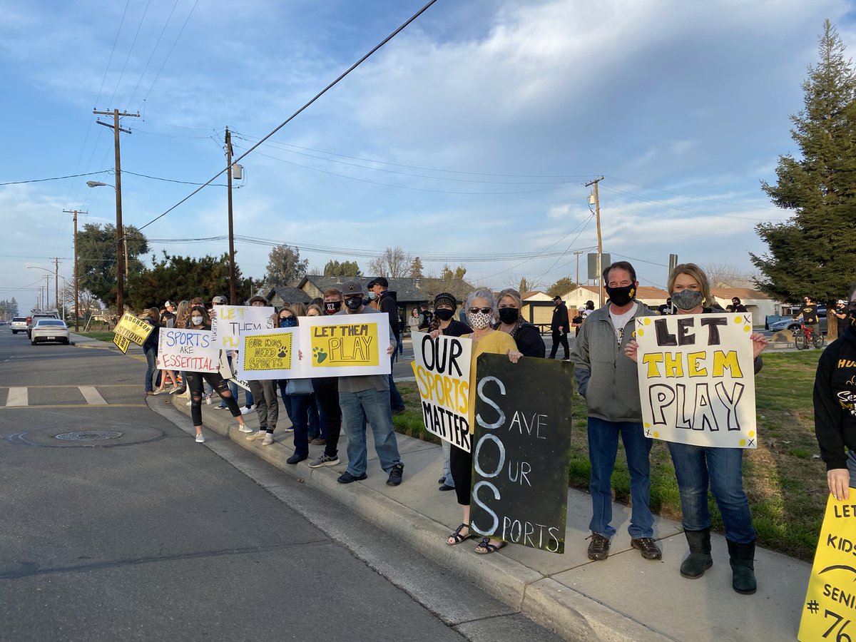 angewrites's tweet photo. Students, parents and coaches from Hughson High, Turlock High and Turlock Christian High hosted their own “Let Them Play” rallies in their towns today as part of a statewide effort calling for high school sports to resume. https://t.co/e5boXsoCE5