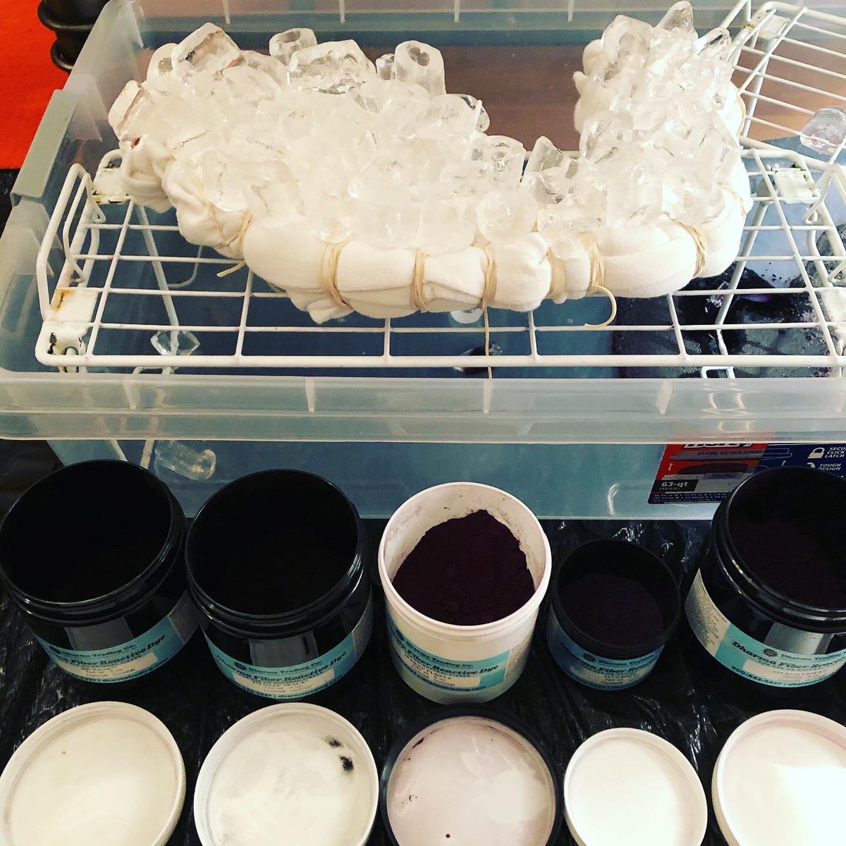 TheLeesOfMemory's tweet image. Even after *this* many batches... I still just love makin' ice-dyes! The element of surprise keeps me coming back. I love stokin' people out with these! It makes me happy. Big ups to @dharmatrading 🔥 Without you I'd be nowhere! 🤣
✌🏼💗💕 #IceAndTime #icedye #fiberreactive