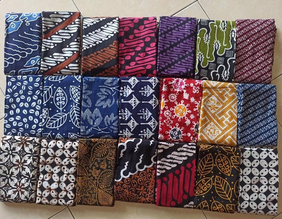 Twiple-ku yang pada baik hati hehe
Bantu RT boleh? Aku baru restock kekainan batik cap ini. Ukuran 2x1,1m. Bs langsung jahit di aku. Hehe

Lagi kumpul-kumpul neeeh buat nambahin beli lepitopi alias laptop baru buat nunjang kerjaan 😁

Yang minat boleh DM yak. Nuhuun 🤗