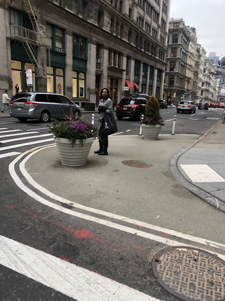 These new interim curb extensions from  @NYC_DOT and  @sohobroadway will increase safety and reduce pedestrian delay, especially where scaffolding or construction forces a temporary reduction of space for people walking.