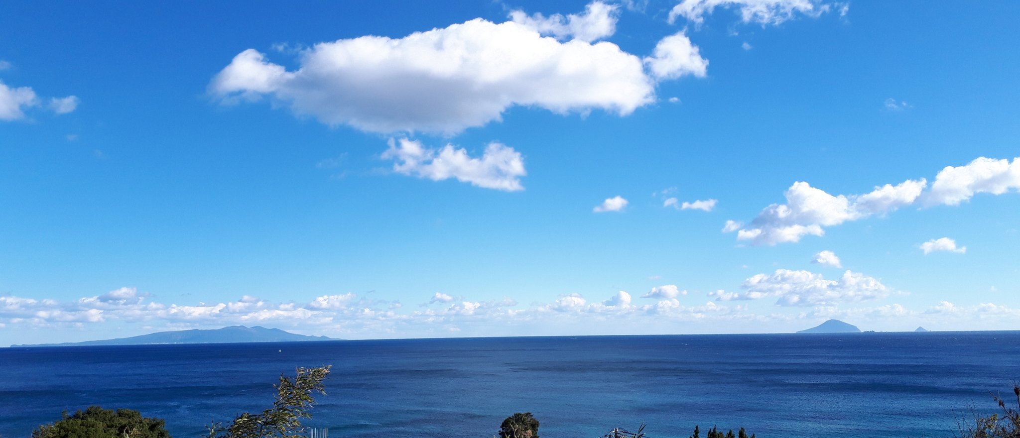 マリー A Tuwita 実家から見える景色 空 雲 海 水平線 お天気がいいと綺麗です T Co Zbd0ijz4qu Tuwita