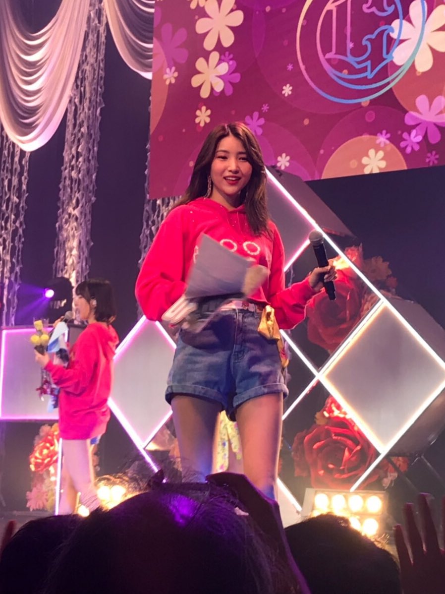 SOWONLOOK's tweet photo. can't believe that she is real https://t.co/BTpkntEcgV