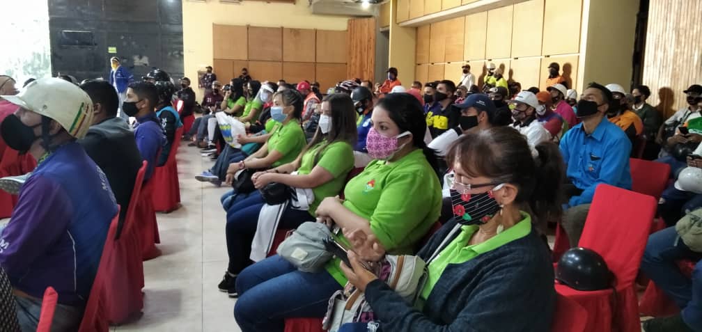 INN_MERIDA's tweet photo. #15Ene | La Tropa Verde del #INNMérida estuvo presente en la instalación del 1° período de sesiones ordinarias del año 2021,en donde el protector y diputado @JEHYSONGUZMAN formuló pliego de cinco propuestas al CLEBM

@NicolasMaduro
@LealTelleria
#DiadelMaestro
#DialogoPorLaPaz https://t.co/rCooi5cvzI