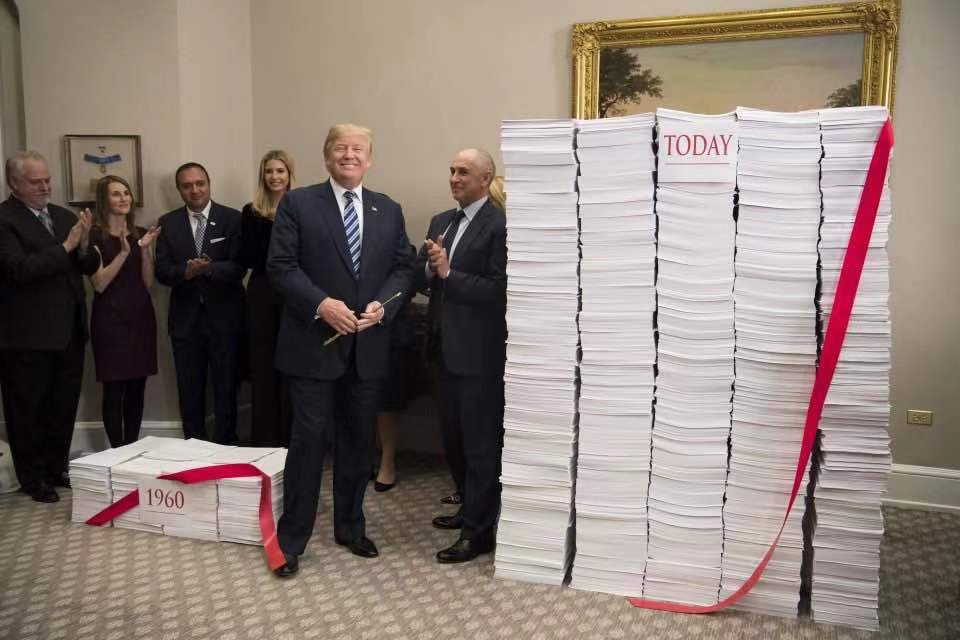 Түүний инээх шалтгаан нь бусдын уйлах шалтгаан
1960