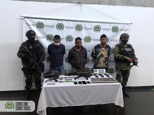 AlcaldiadeMed's tweet photo. Toda vida es sagrada. Destacamos acciones articuladas contra el crimen organizado y el homicidio en la ciudad. Nueve personas han sido capturadas en el Valle de Aburrá, además se logró un golpe al grupo delincuencial de “Altavista”.
Más información >> https://t.co/SxQCDSwQLn. https://t.co/4wJgWw6xhO