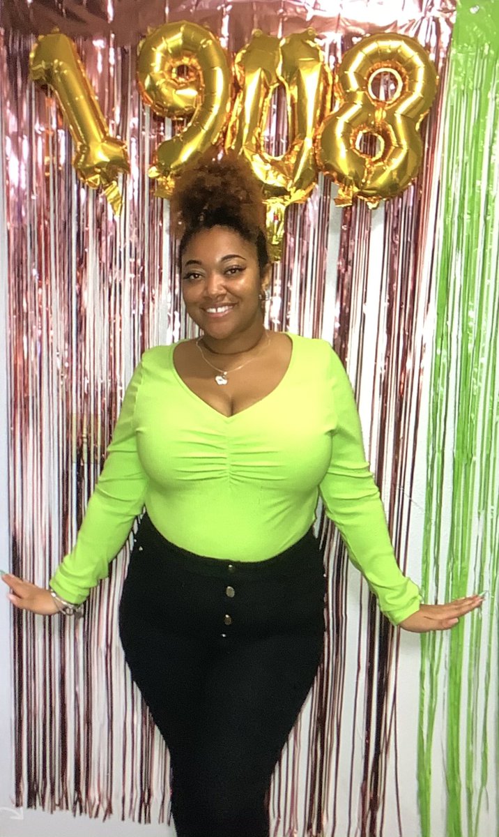 RDeloach_'s tweet photo. Happy 113 Years to all my Pretty Sorors around the world! 💗💗💗💚💚💚 #j15 https://t.co/RjDczW6rbZ