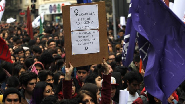Cooperativa's tweet photo. FEUC pide al Congreso celeridad en proyecto sobre acoso sexual en universidades #CooperativaEnCasa https://t.co/DarjuHQSrk https://t.co/k9yvC4Yr6e