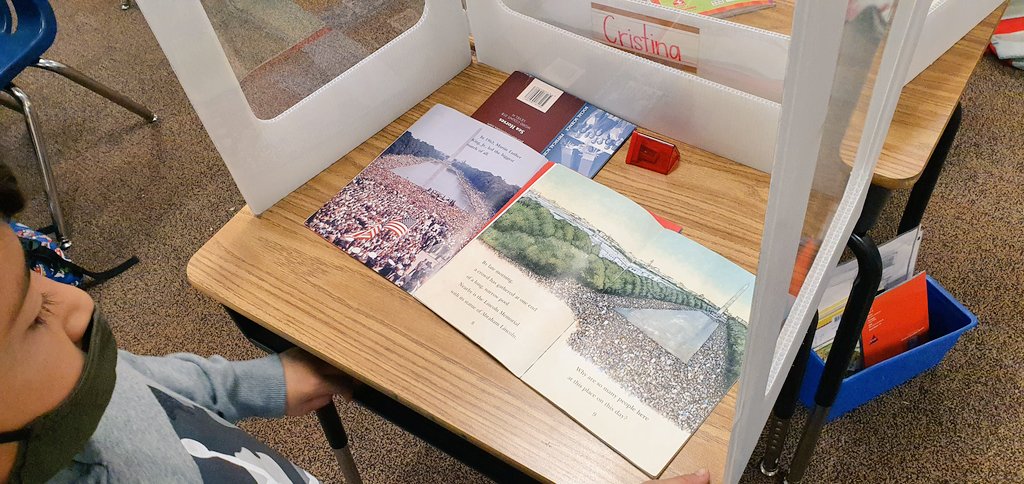MsCampion2nd's tweet photo. These 2nd graders are noticing how parts of two different Nonfiction books of the same topic go together!  #wearemcstrick #tigerpride https://t.co/nYig5T9K0j
