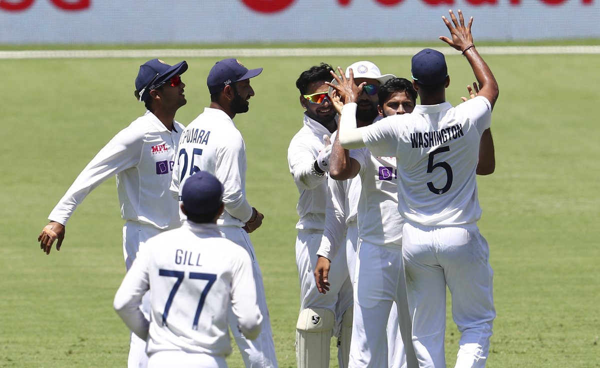 #GabbaTest #India fight back with quick wickets of Paine, Green, Cummins. #Australia 8 down. LIVE UPDATES: sify.com/sports/cricket…
