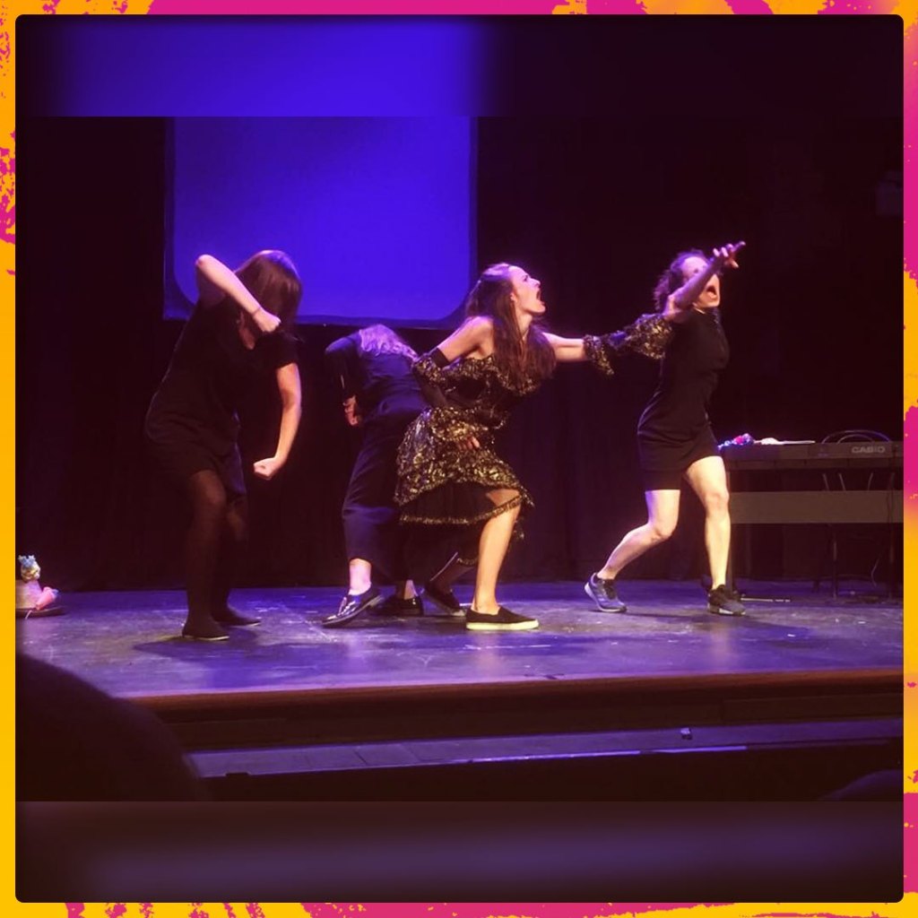 elvicioteatro's tweet photo. Te invitamos a viajar con @ProductionsShe y ver el mundo de l@s actores desde adentro... quizá veas que tienes más en común de lo que te imaginabas. #MissCast disponible #OnDemand en el #CabaretALaCarta 📲👠 todo el mes de enero. Entra aquí por tu boleto: https://t.co/Ytjy1s5KMy https://t.co/eFNGZsrq7e