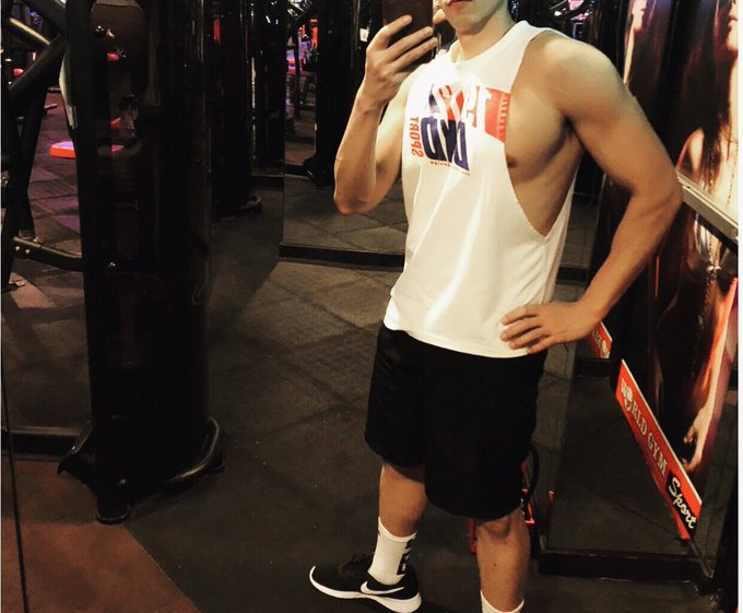 一早健身很舒服 咦！漏點🤣 https://t.co/UXl6IFZ2qc<a href="/tag/%E5%96%9C%E6%AD%A1%E7%9A%84%E5%8F%AF%E4%BB%A5%E8%A8%82%E9%96%B1of"class="tags"><span>#喜歡的可以訂閱of</span></a>