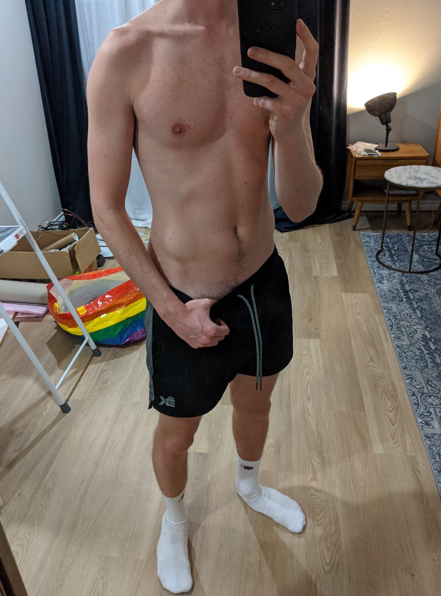 LarsVonQueer's tweet photo. Goal for this year is to go from twink->twunk https://t.co/F0kyyUwkOd