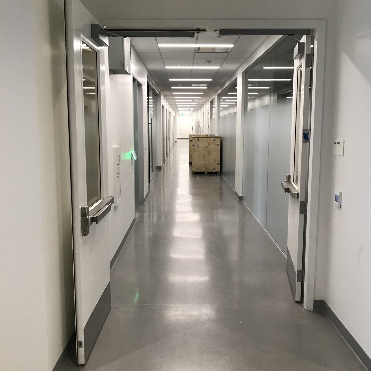 Double-hung doors that open in opposite directions, both sides with crash bar, are excellent (when possible) 3/N  #sciArch