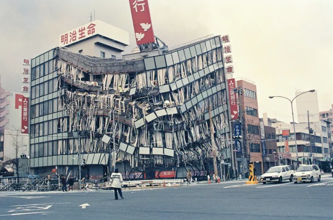 SF映画ではない、26年前に起きた阪神淡路大震災の神戸・・・